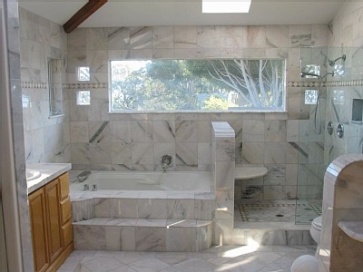 Santa Barbara house rental - Marbled master bath with jacuzzi tub