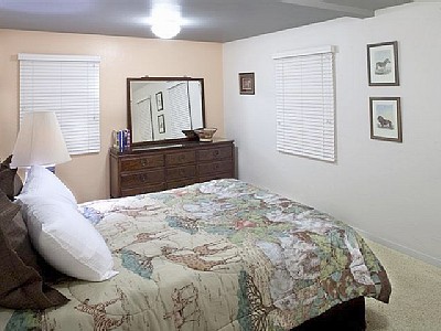 Montecito estate rental - Downstairs Guestroom