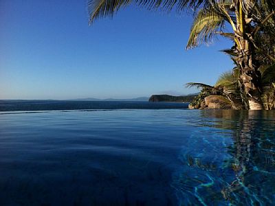 glassy infinity pool right at the edge of the terrace with stunning ocean views